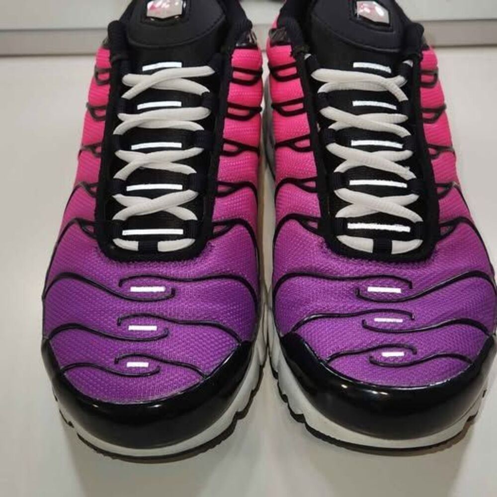 Like new 2022 Nike Wmns Air Max Plus 'Dusk' size 9.5